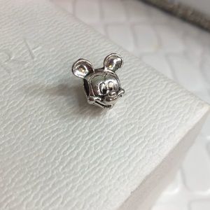 Authentic pandora new Mickey 🚨🚨🚨😻🤩🙀🙀